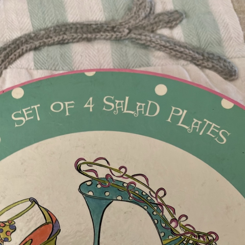 NIB Rosanna 4 salad plates in a box. Fun pattern with shoes - Picture 9 of 9